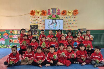 Hoạt động trải nghiệm ” Món quà tặng mẹ ngày 8.3″ – Lớp 3 tuổi B