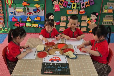 Hoạt động trải nghiệm ” Bé với an toàn giao thông”